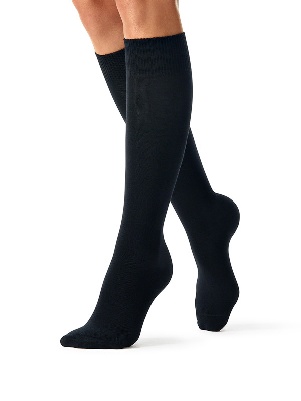 Хлопковые женские гольфы MINIMI CLASSIC 6201: идеальное сочетание комфорта и стиля.